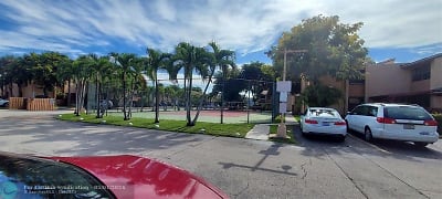 371 W Park Dr #5-17 - Miami, FL