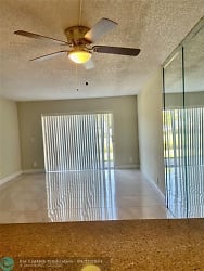 9905 Twin Lakes Dr - Coral Springs, FL