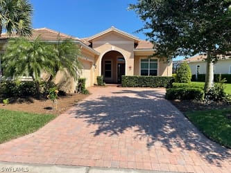 13866 Woodhaven Cir - Fort Myers, FL