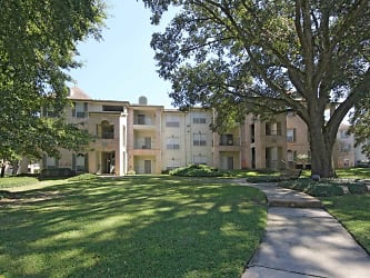 Mansions In The Park Apartments - Baton Rouge, LA