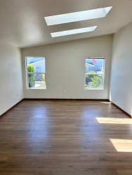 825 Morse Ave SW - Albany, OR