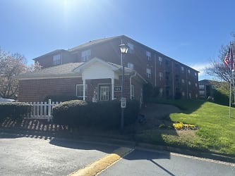 Grand Summit Apartments - Greensboro, NC