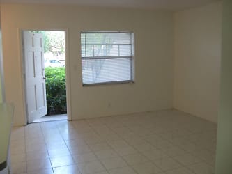 1235 S 21st Ave - Hollywood, FL