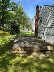 17 Fenmore Dr - Wappingers Falls, NY