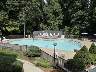The Crossing At Chester Ridge Apartments - High Point, NC