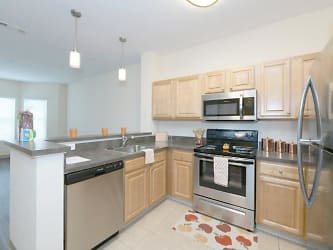 10 Independence Way unit 9-205 - Franklin, MA