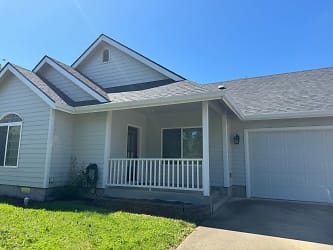 4652 Hailey Ct - Springfield, OR