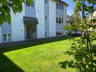 2120 NW Tyler Ave - Corvallis, OR