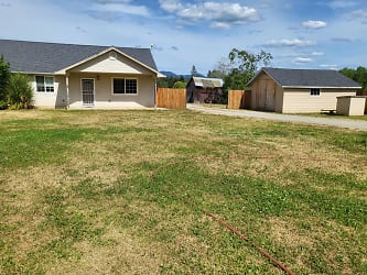 2867 Walnut Ave - Grants Pass, OR