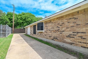 452 Cooper Ln - Coppell, TX