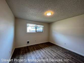 6127 - 6131 Onyx Avenue Apartments - Klamath Falls, OR