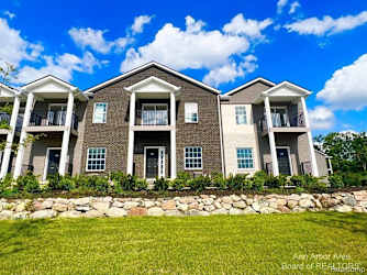 3223 Lohr Rd - Ann Arbor, MI