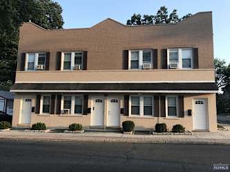 126 W Clinton Ave - Bergenfield, NJ