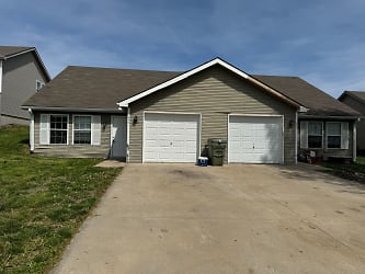 649 N Queen Ridge Ct - Independence, MO