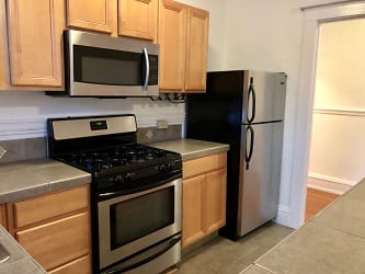 2109 NW Irving St unit 104 - Portland, OR