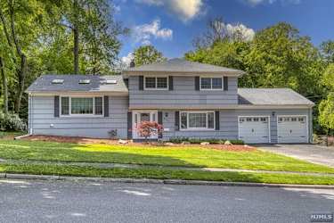 217 Alpine Dr - Closter, NJ