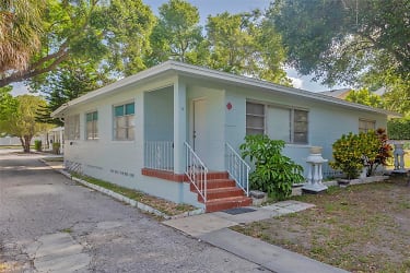 1102 Sunset Point Rd #6/HOUSE - Clearwater, FL