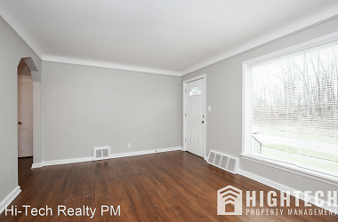 20015 Maple Heights Blvd - Maple Heights, OH