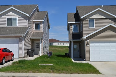 Stanley Townhomes Apartments - Stanley, ND