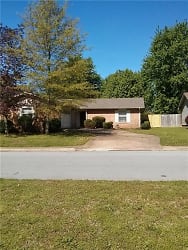 3741 N Whippoorwill Ct - Fayetteville, AR