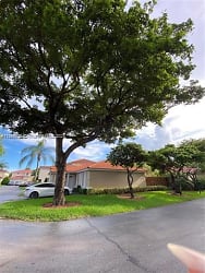 5596 NW 102nd Ct - Doral, FL