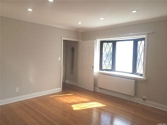 75 06 177th St Apartments - Queens, NY