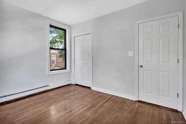 107 N Forest Ave #2R - Rockville Centre, NY