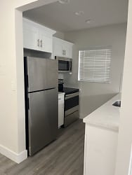 215 Menores Apartments - Coral Gables, FL