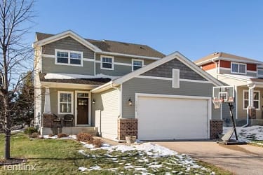 1698 Basswood Ct - Carver, MN