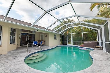 8096 Pelican Rd - Fort Myers, FL