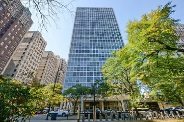 2400 N Lakeview Ave unit 1011 - Chicago, IL