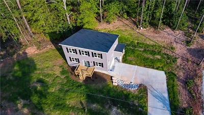 1139 Old House Rd - Walhalla, SC