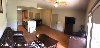 1121 W Oaklawn Rd Apartments - Pleasanton, TX