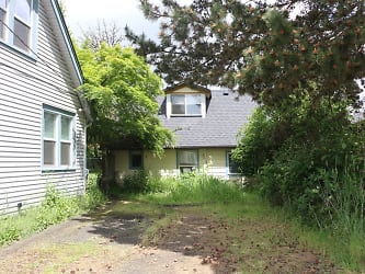 2613 NW Grant Ave - Corvallis, OR