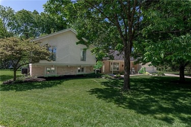 10215 Wright Brothers Ct - Dayton, OH