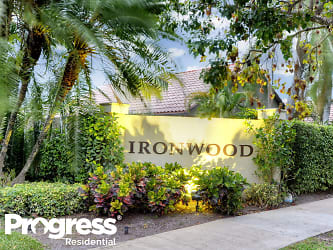 21 Ironwood Way N - Palm Beach Gardens, FL