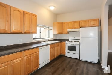 4655 N Lincoln Ave unit 2 - Chicago, IL
