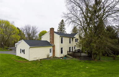 4 Old Forge Ln - Pittsford, NY
