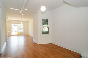 2861 W Shakespeare Ave - Chicago, IL