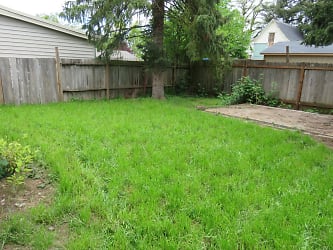 74 N 3rd St - Creswell, OR