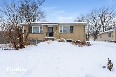 2515 North Freedom Drive - Mchenry, IL
