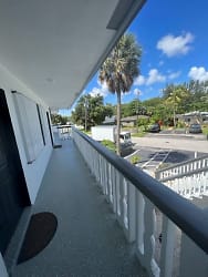 2401 NW 9th Ave - Wilton Manors, FL