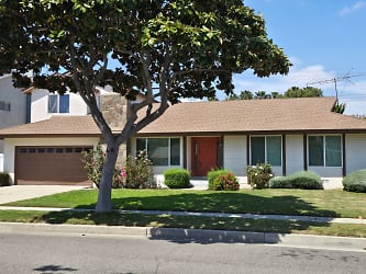 8871 Nightingale Ave - Fountain Valley, CA