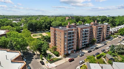 67-50 Thornton Pl #6G - Queens, NY