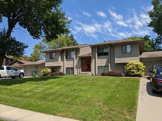 2045 Holiday Rd unit 2045-2 - Coralville, IA