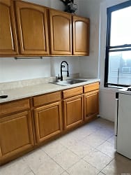 21-58 35th St #3F - Queens, NY