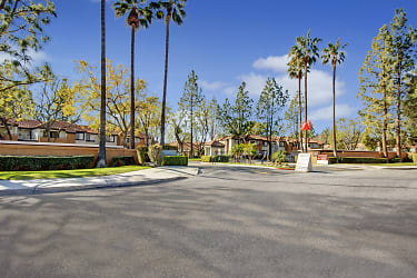 Castlepark Resort Apartments - San Bernardino, CA