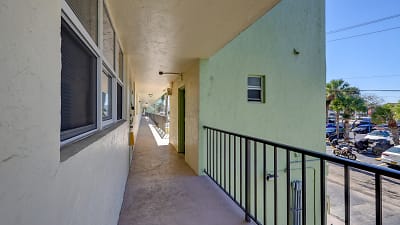 5321 NE 24th Terrace unit 205A - Fort Lauderdale, FL