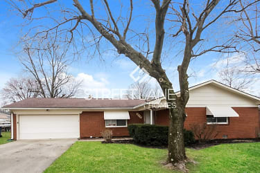 319 Roosevelt Dr - Greenfield, IN