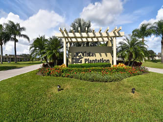 12 Plantation Dr #202 - Vero Beach, FL